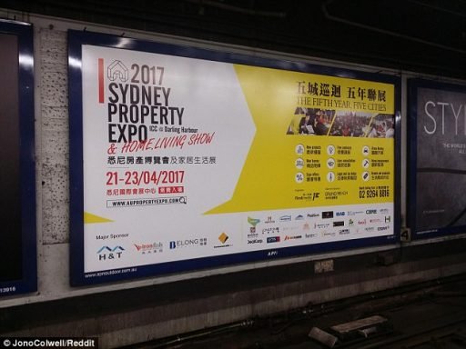 位于悉尼市中心的地产博览会中文广告牌