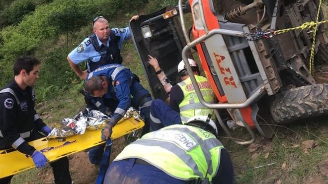 翻入路旁的事故车辆(图片来源:新南威尔士警方)