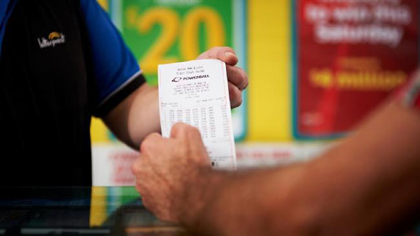 澳大利亚女子花8元买彩票中4000万澳币大奖