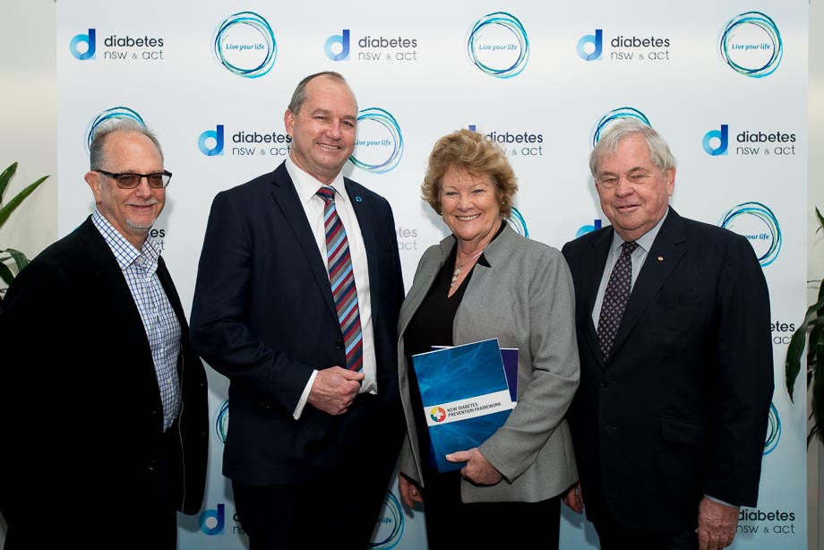 新南威尔士州糖尿病协会CEO(Sturt Eastwood)(左二)在2016年发布会现场
