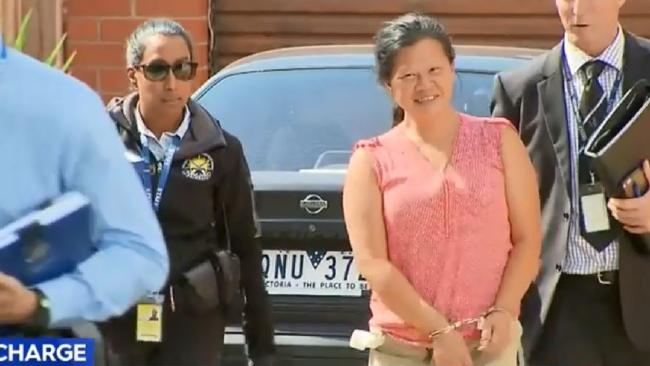 墨尔本77岁亚裔老妇遛狗时遇袭身亡 嫌疑人出庭时居然笑出声