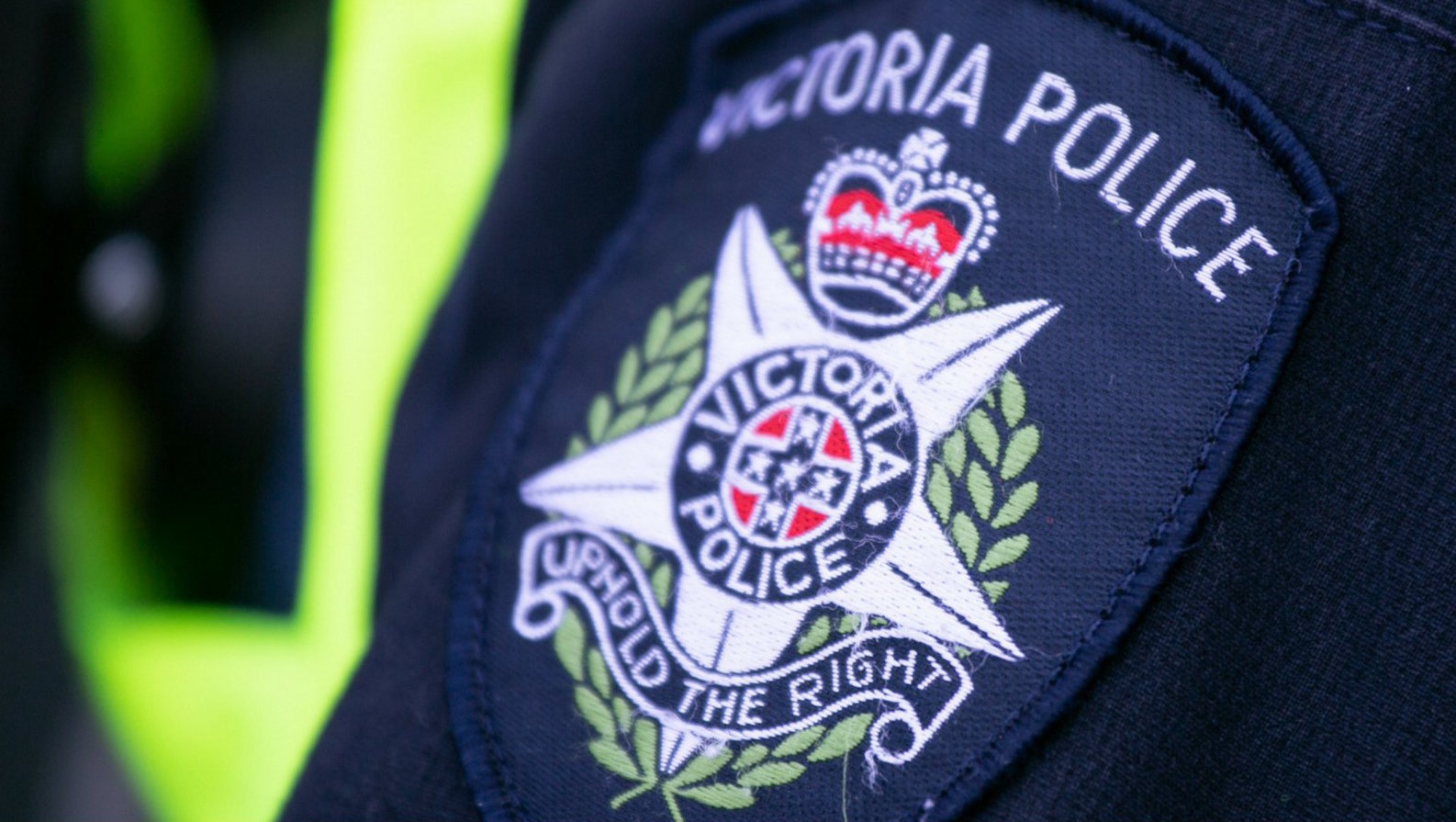 墨尔本市中心公交车上现可疑物品,防暴警察出动 维多利亚州警方