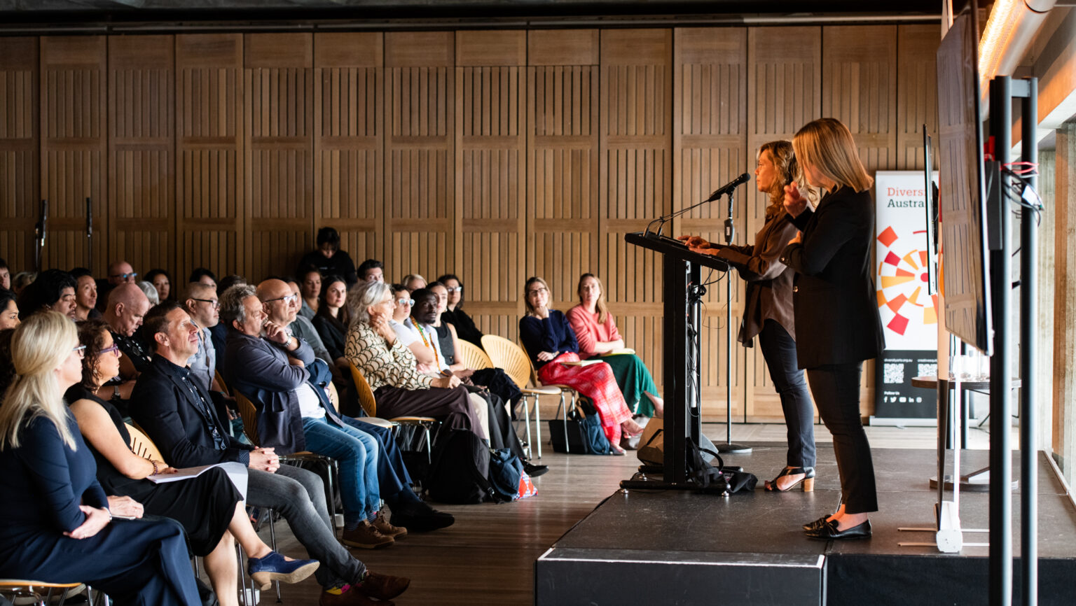澳洲多元艺术组织发声，发布全新反种族主义倡议